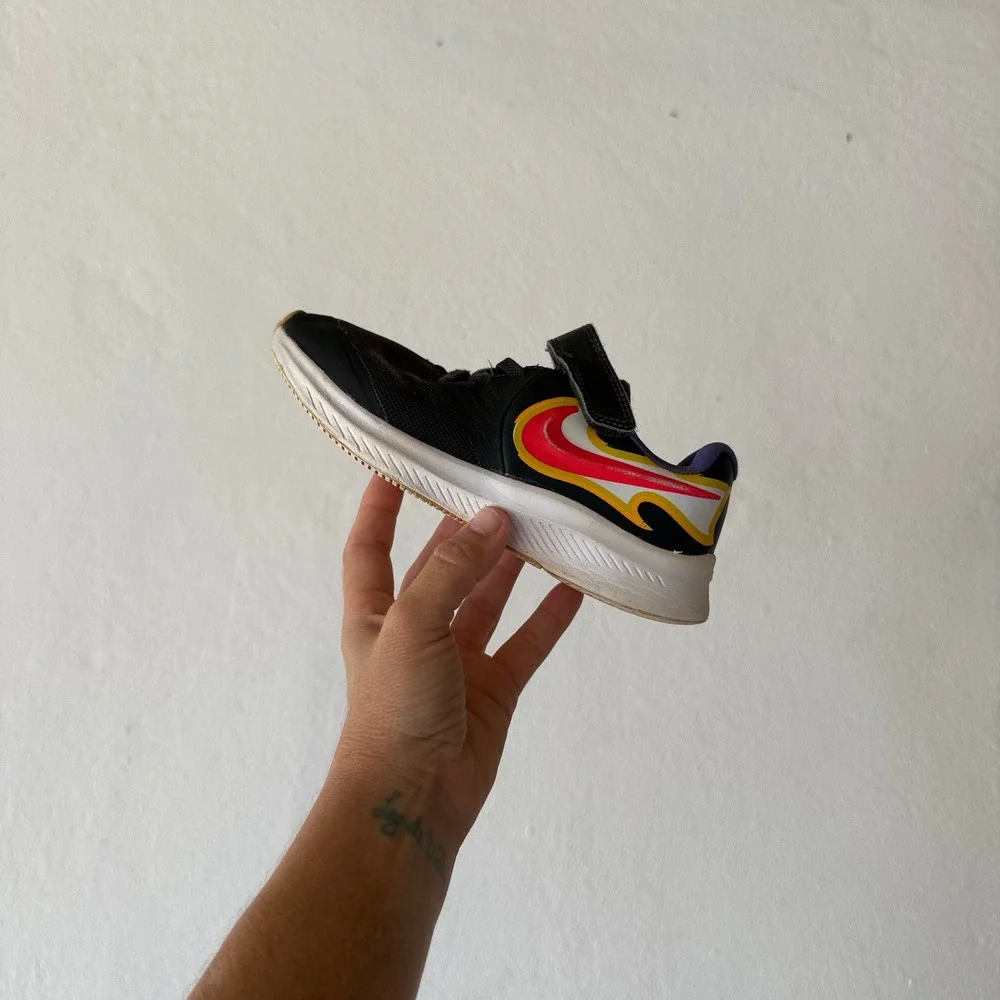 Nike Kids 2PC Sneaker Bundle Flex Runner Red Star Runner 3 Black Flame 12C